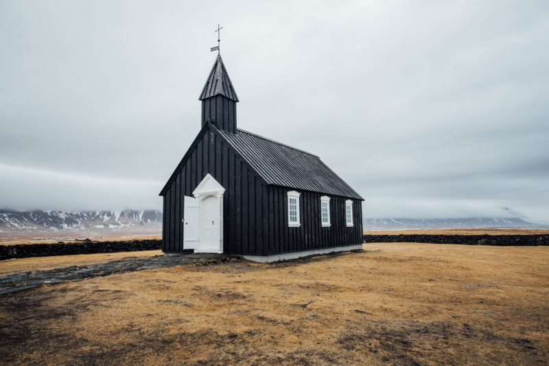 cassidy-dickens-TzOaBPv29pg-unsplash (1) Iceland