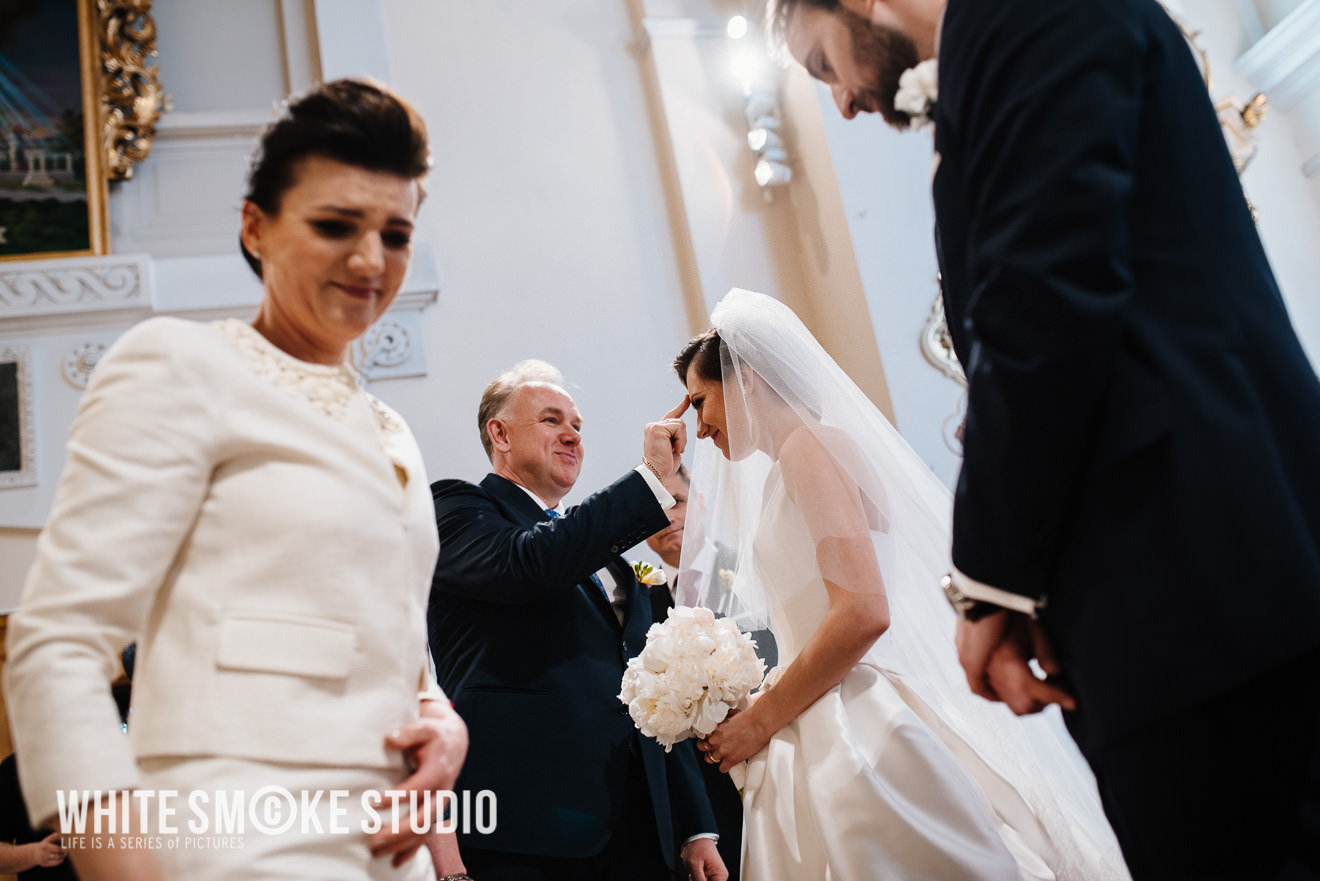 Ślub w Pałacu Obory w kwitnących magnoliach, Paulina i Tomek 29 Reportaz slubny Konstancin Jeziorna Palac Obory sesja slubna