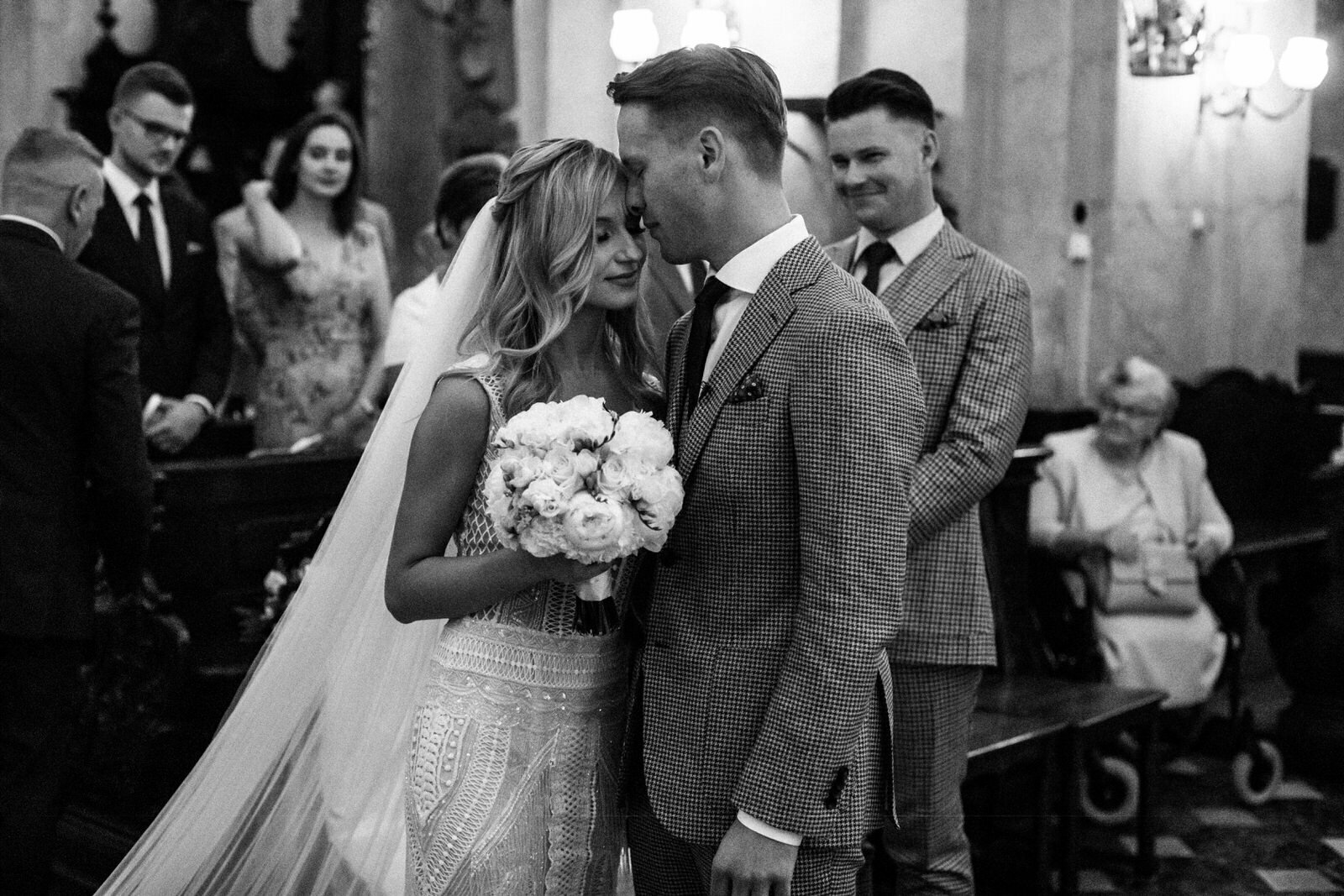 Jak wybrać fotografa na ślub? Paulina i Paweł, Dwór w Tomaszowicach 28 Jak wybrać fotografa na ślub?